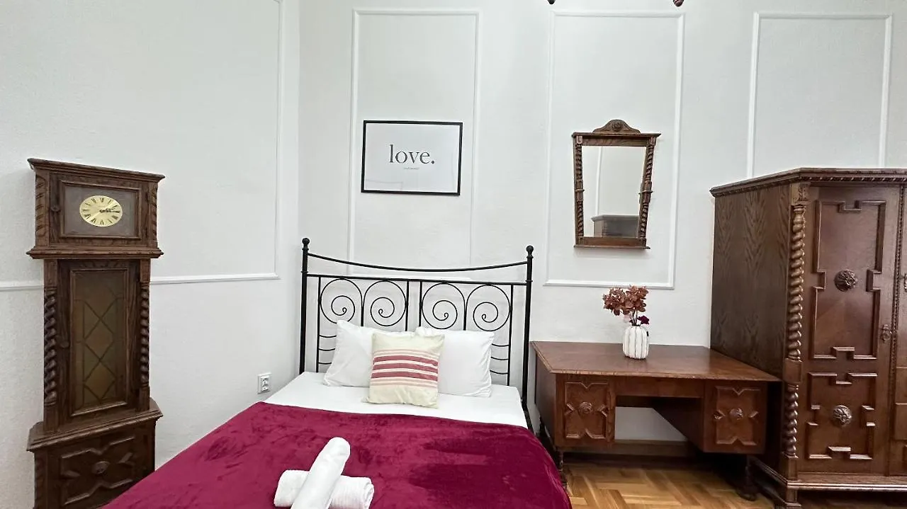 Δωμάτια σε οικογενειακή κατοικία Jozsef 68 Apartment - Near Newyork Cafe Βουδαπέστη